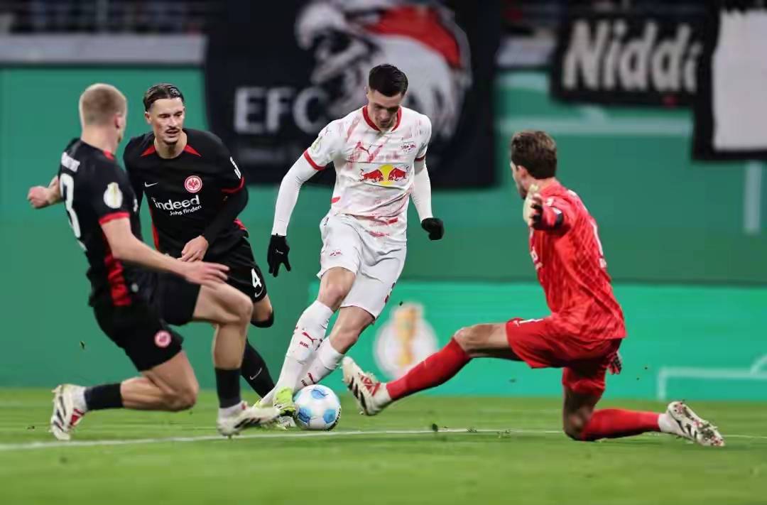 拜仁慕尼黑战胜马德里竞技，晋级欧国联四强