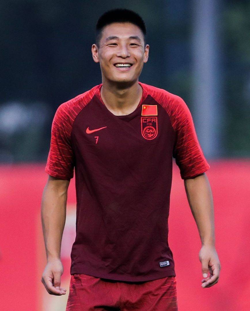 武磊帽子戏法——武磊在比赛中独造三球的表现 武磊帽子戏法——武磊在比赛中独造三球的表现