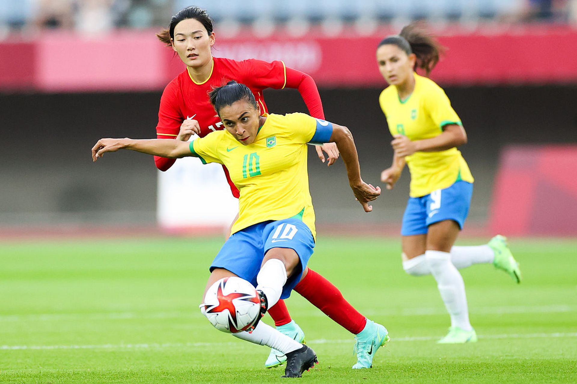 开云体育-中国女足队员在国际赛场秀出实力