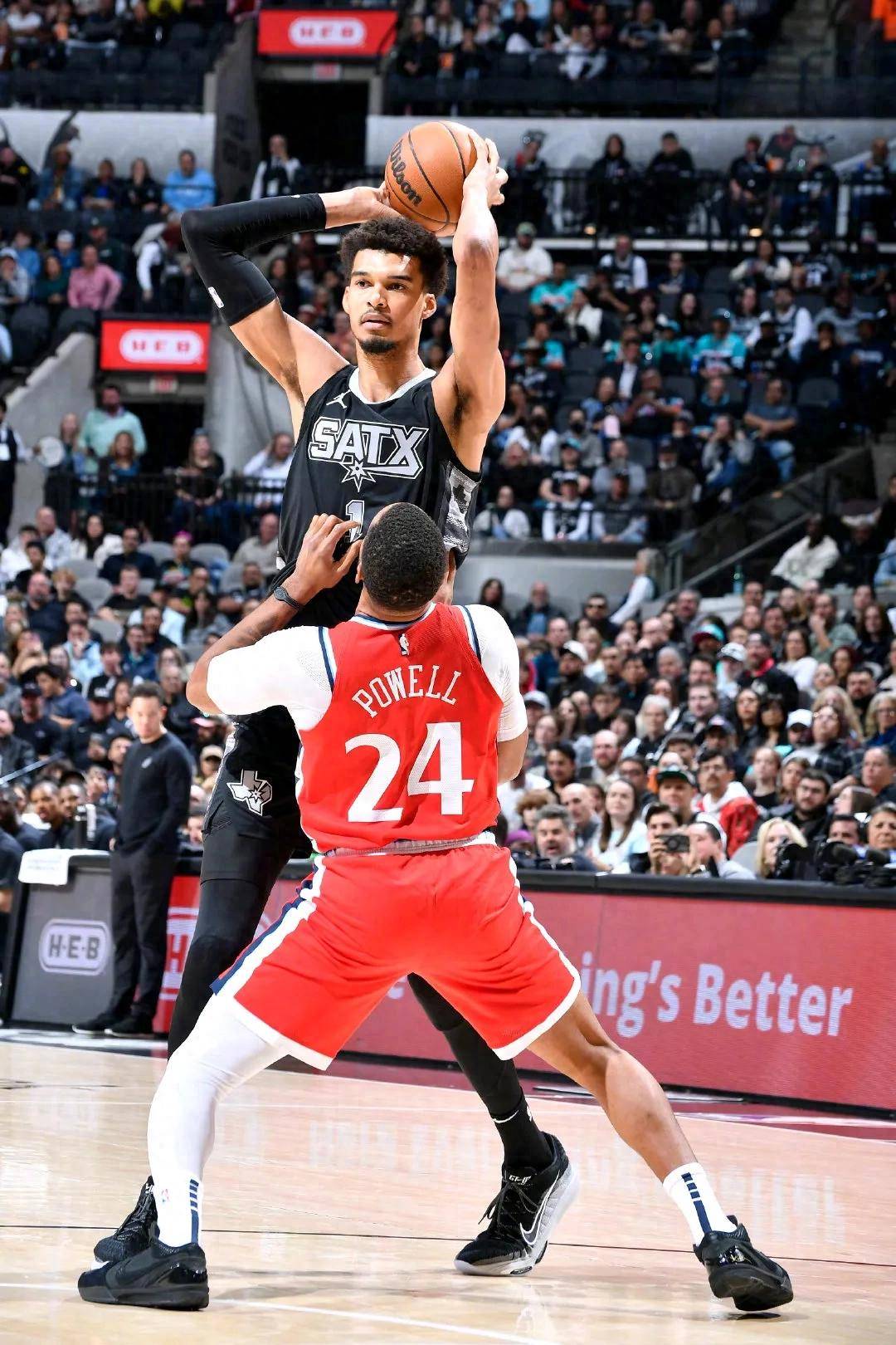 开拓者力战不敌快船遗憾落败