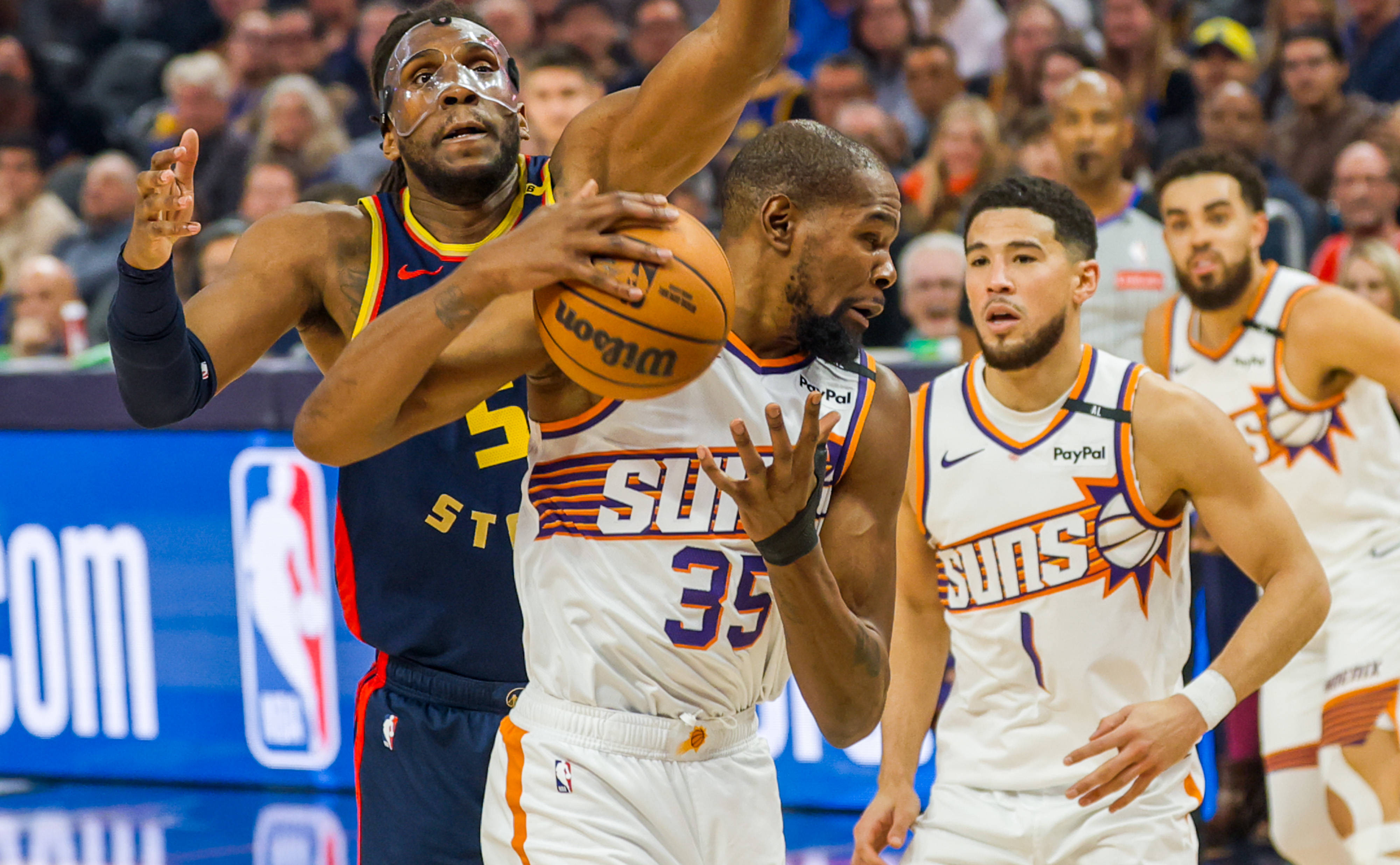 关于北美篮球联赛激烈争霸赛吸引目光的信息