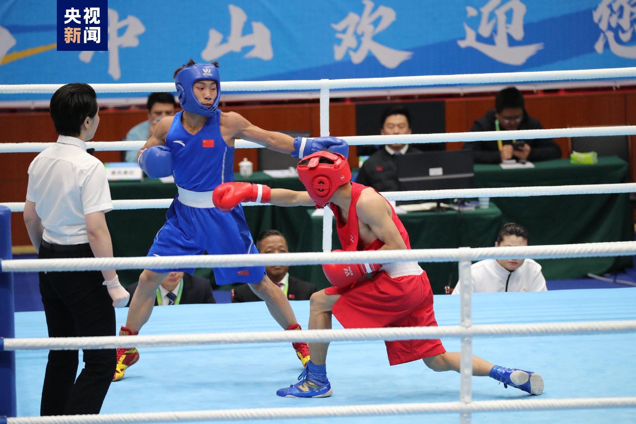 开云官方app入口-英勇出击胜利，拳击选手再夺金牌