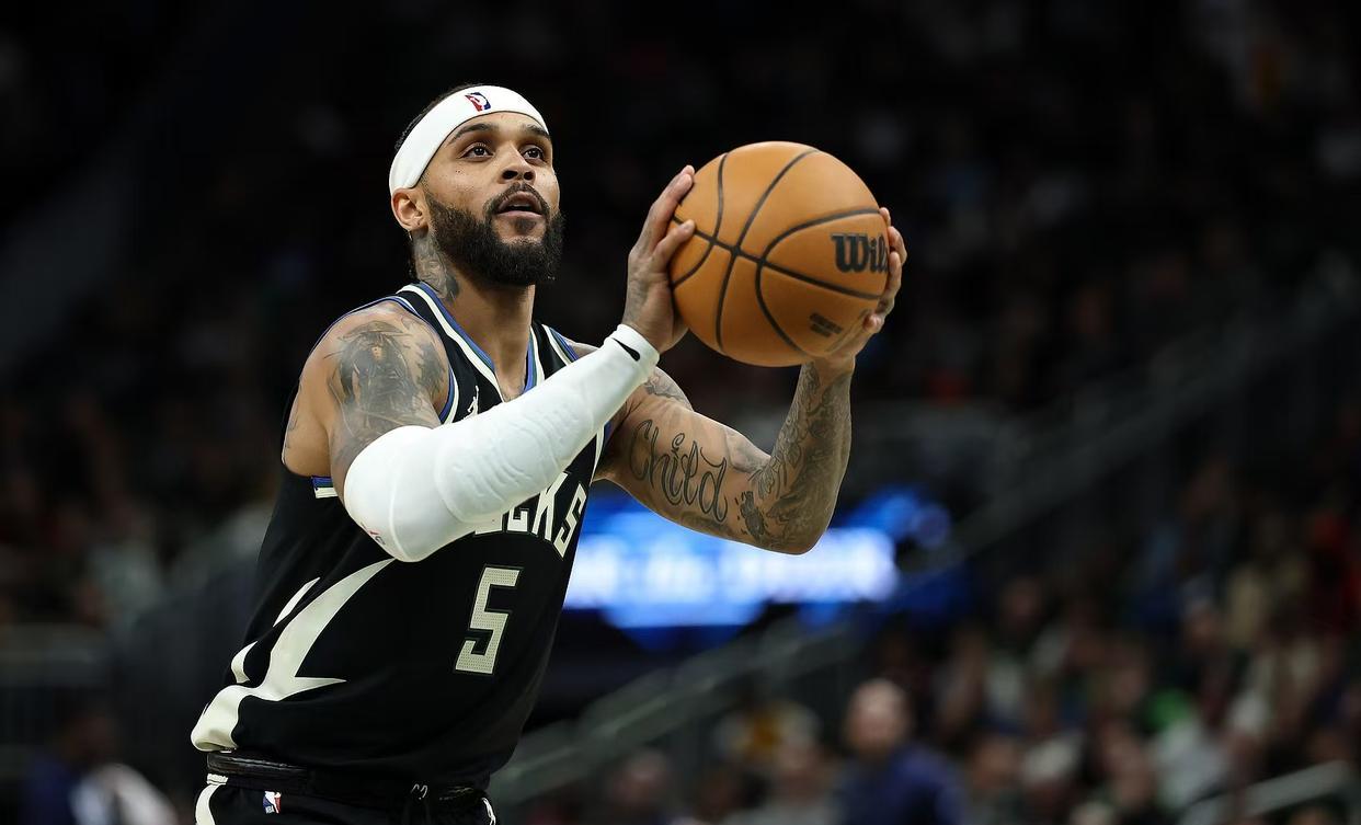 雄鹿客场大胜开拓者,取得胜利 雄鹿客场大胜开拓者,取得胜利