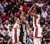 热火主场击败黄蜂,维奇齐心协力拿下胜利的简单介绍 热火主场击败黄蜂,维奇齐心协力拿下胜利的简单介绍