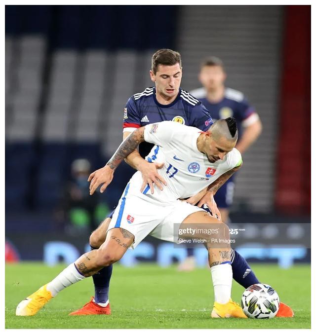 斯洛伐克队率先攻破俄罗斯球门,惨遭逆转无缘晋级 斯洛伐克队率先攻破俄罗斯球门,惨遭逆转无缘晋级