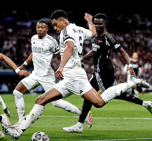 皇马中场核心表现抢眼,球队信心十足 皇马中场核心表现抢眼,球队信心十足