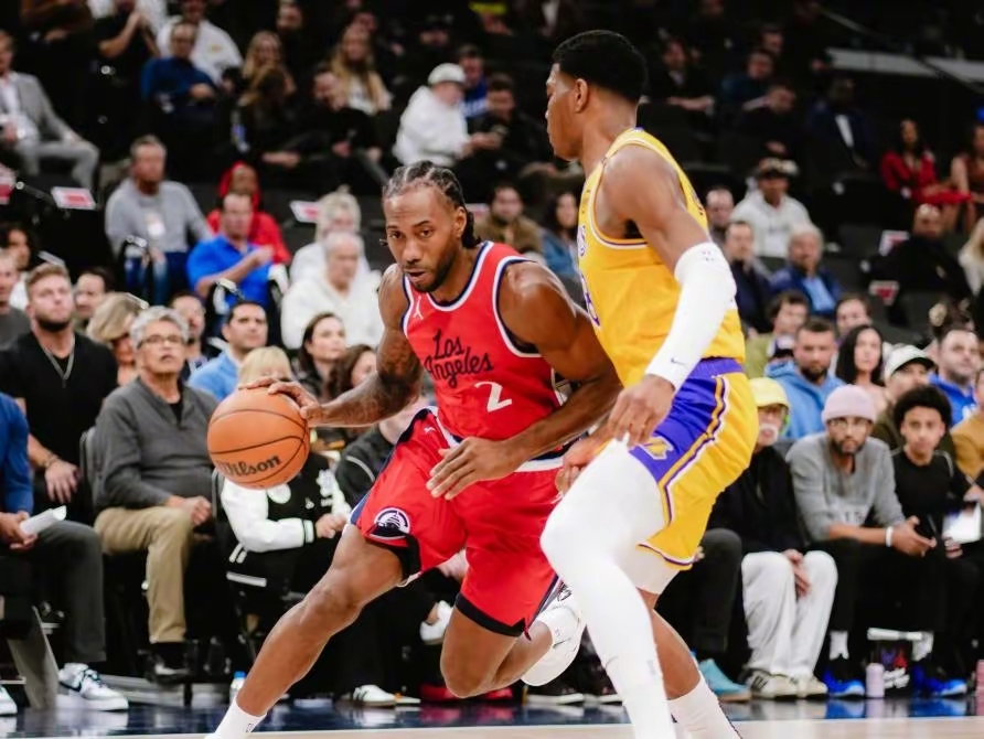 开云体育登录-快船逆袭湖人取得胜利，哈雷尔全面表现率队胜出