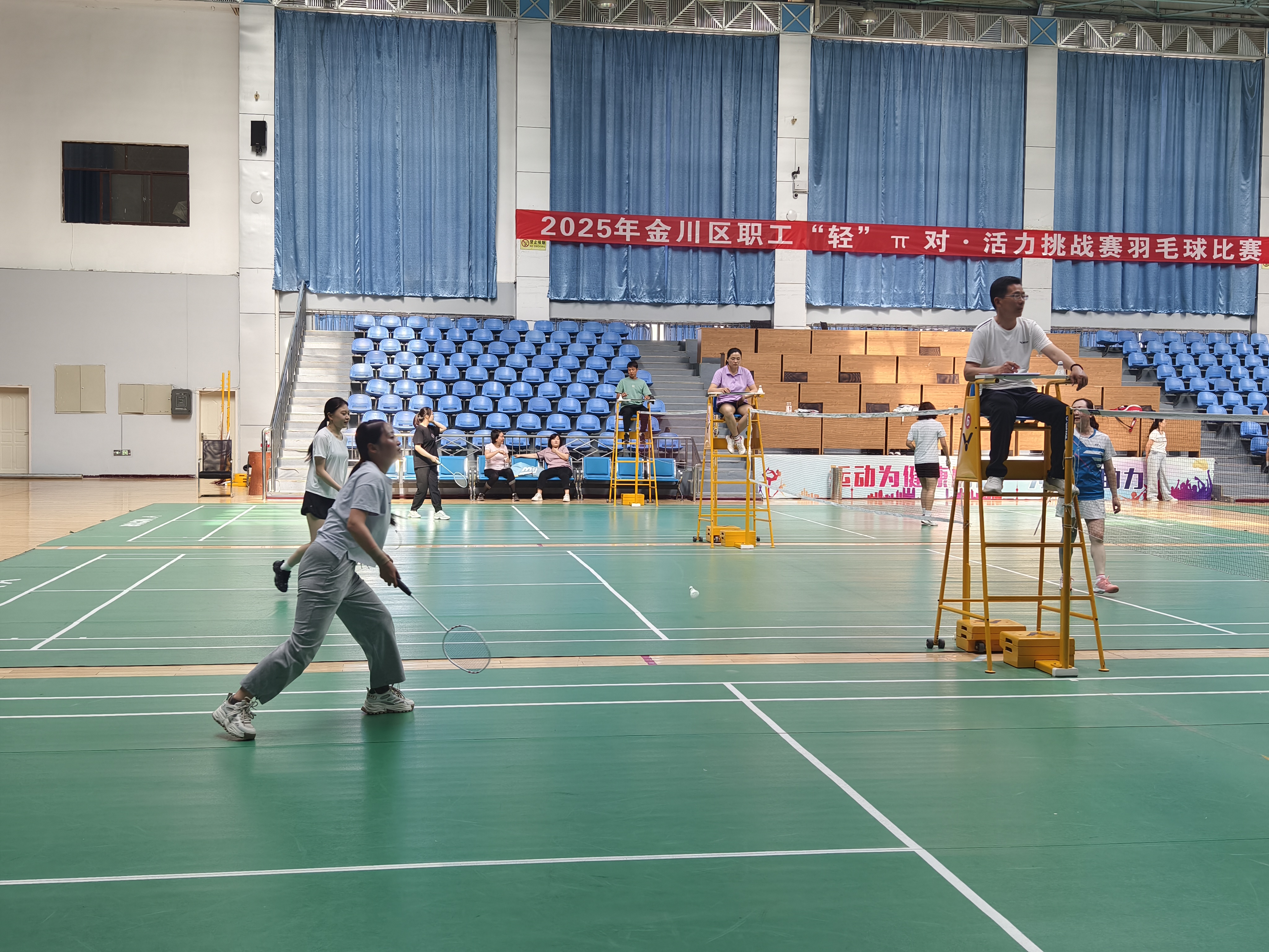 体育盛况空前，赛场上热情高涨