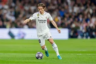 球员临阵磨枪，绽放精湛技艺，比赛中引领胜局