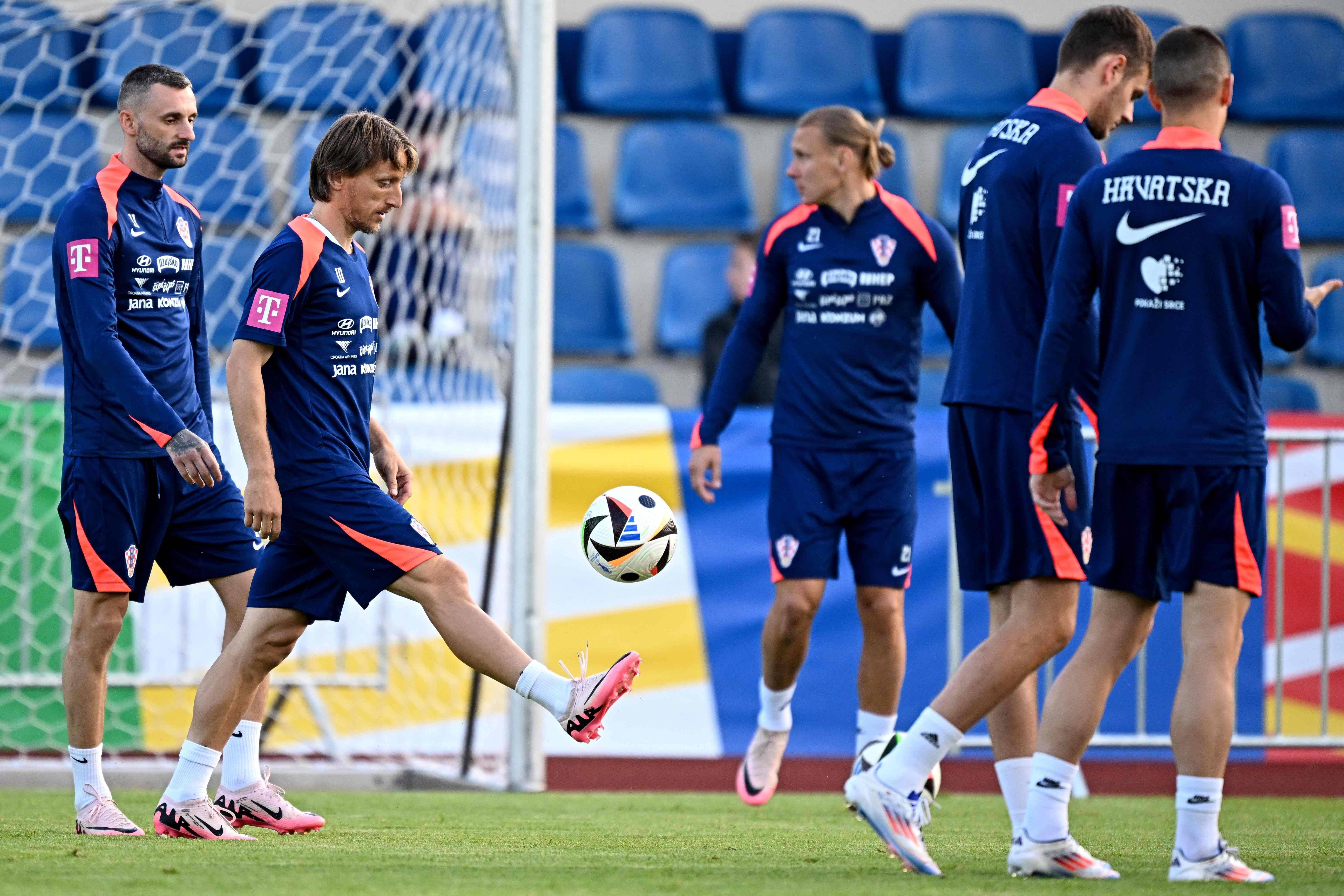 关于捷克队逆袭晋级，锦标赛奋力拼搏的信息