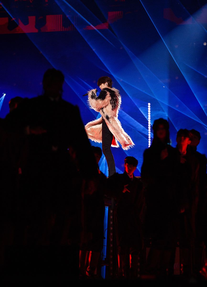 开云APP-体坛巨星齐聚盛会，各展绝活绽放激情