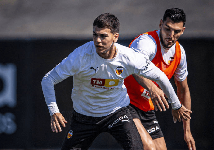 塞维利亚客场爆冷，战胜瓦伦西亚