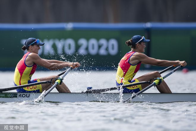 赛艇比赛意大利队获得团体冠军