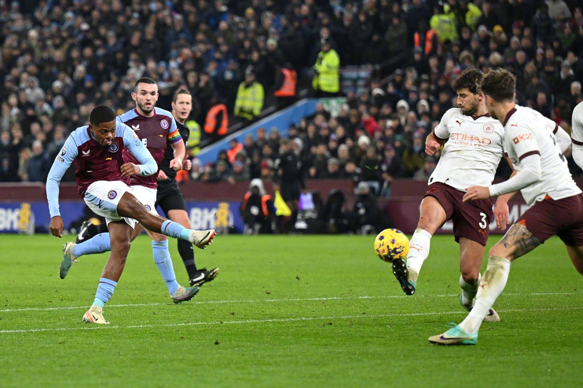 曼城主场大胜，继续保持追赶利物浦的势头