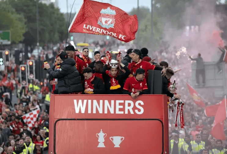 利物浦客场取胜，英超冠军梦想渐行渐近