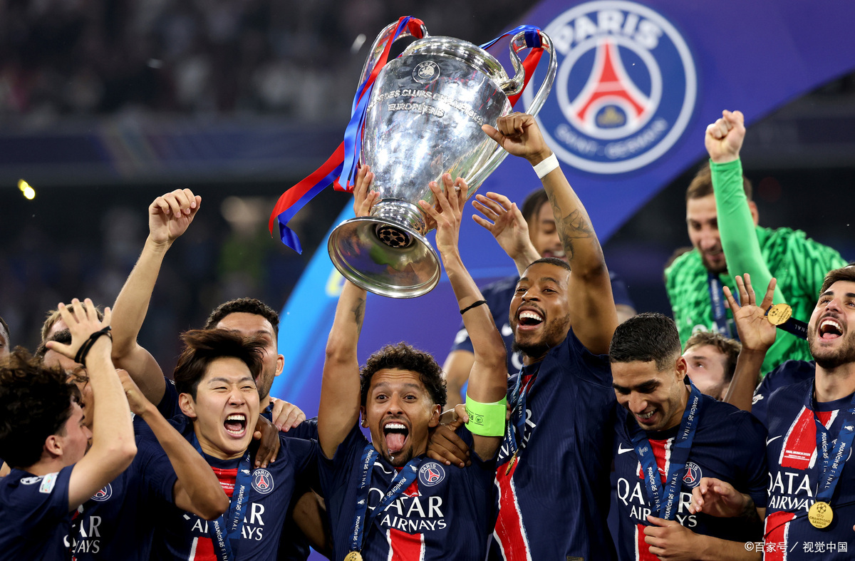 国王球员踢倒对手，助球队赢得比赛