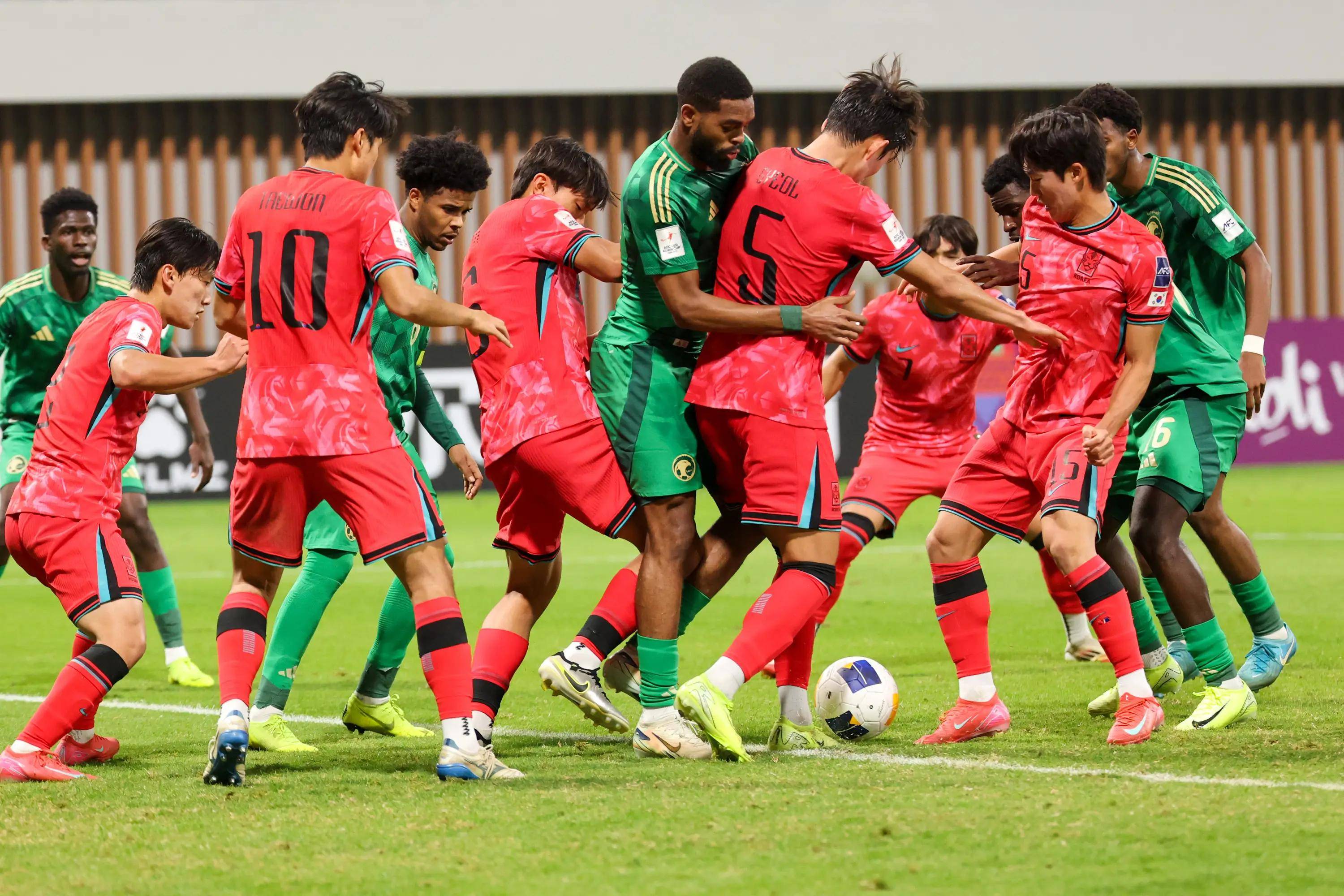 开云体育中国-球员表现神勇，助队夺得胜利