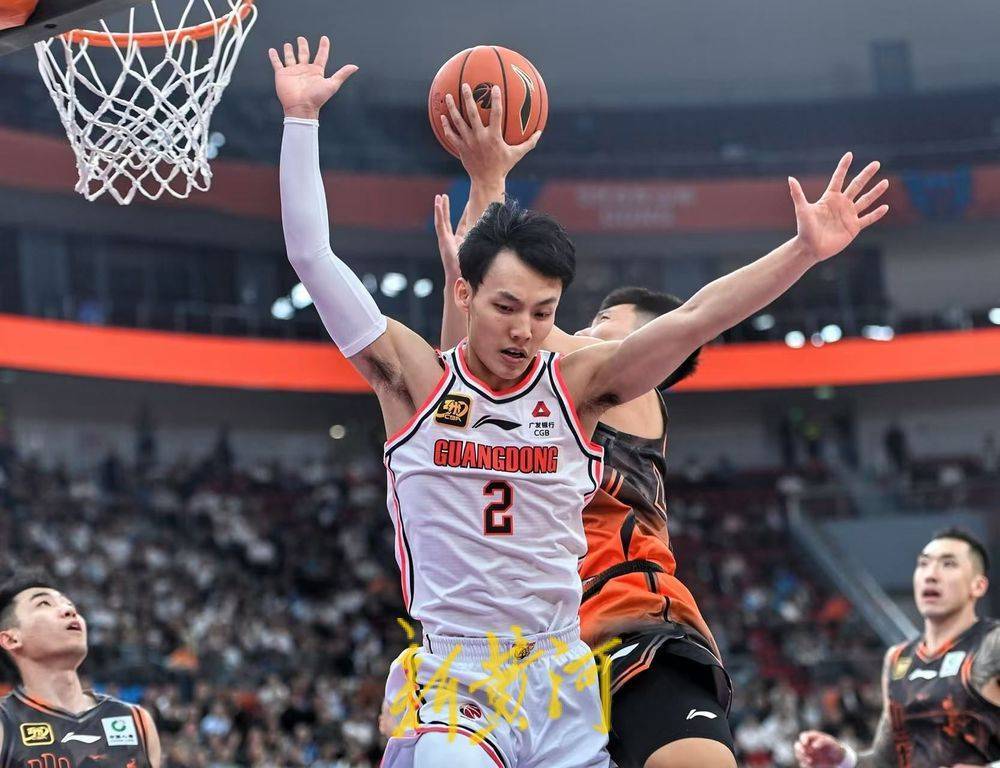 球员表现神勇,助队夺得胜利 球员表现神勇,助队夺得胜利