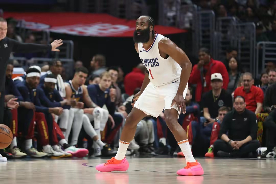 开云体育APP下载-独行侠不敌灯泡，遭遇快船横扫无缘晋级