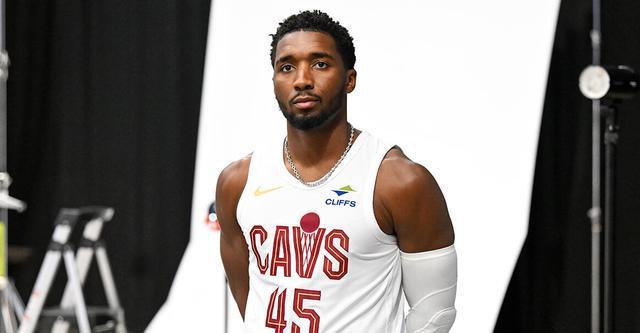 湖人B队翻盘加拿大男篮，米切尔惊艳世界