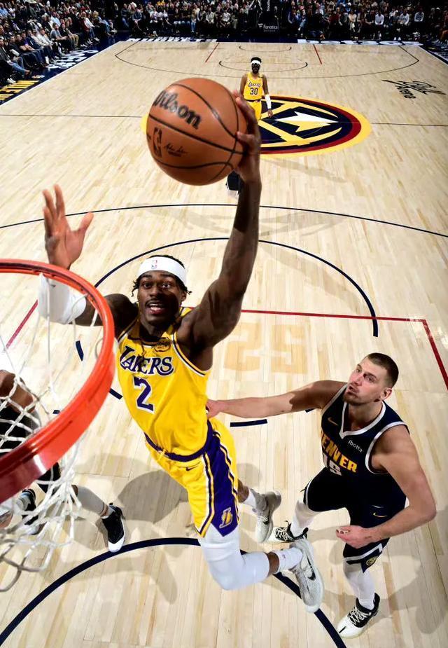 快船不敌湖人,遭遇四连败 快船不敌湖人,遭遇四连败