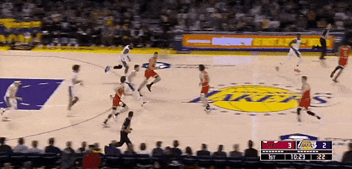 湖人赢得对阵公牛的胜利，詹姆斯表现出色