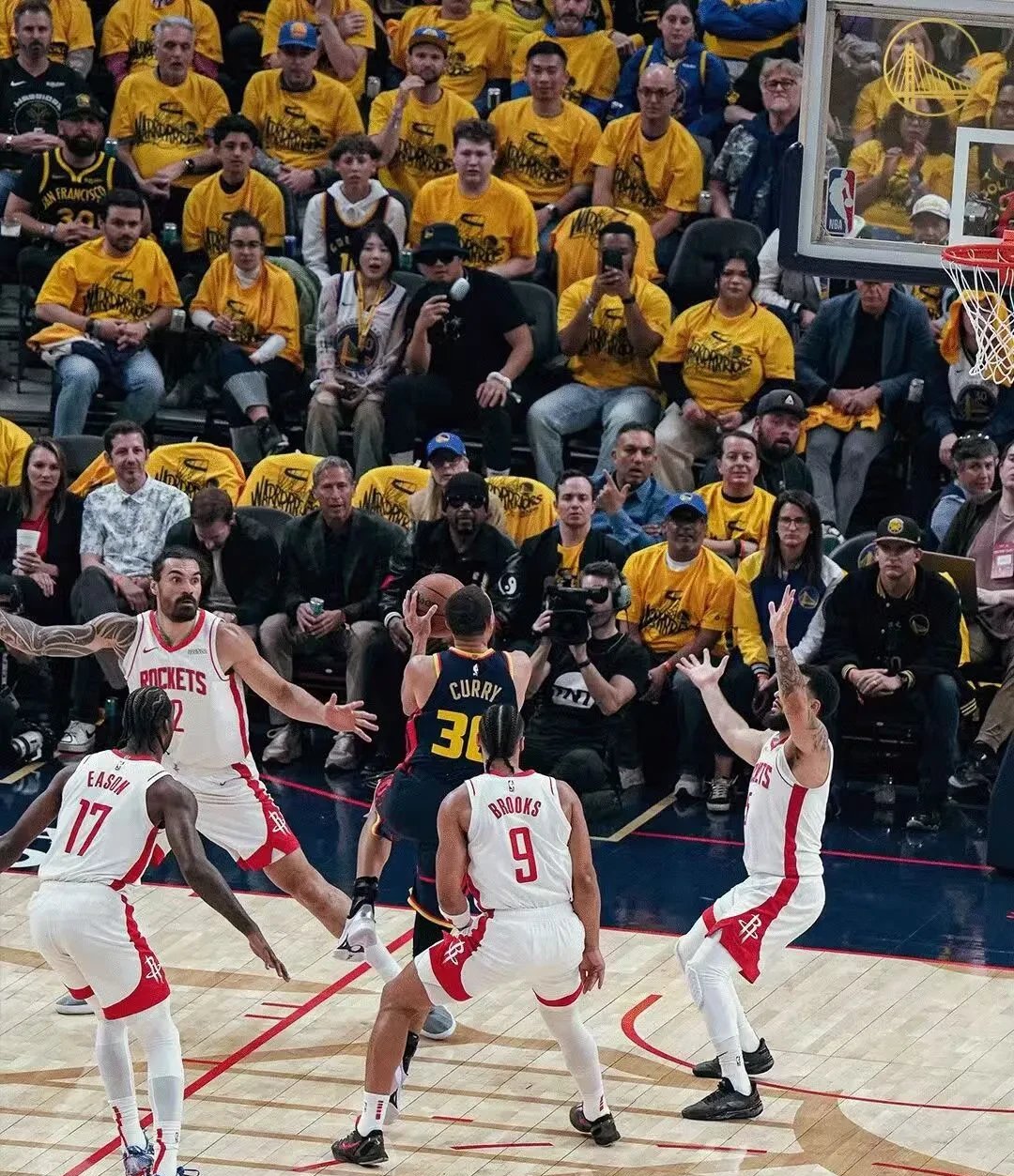 勇士惨遭溃败,遭遇三连败 勇士惨遭溃败,遭遇三连败