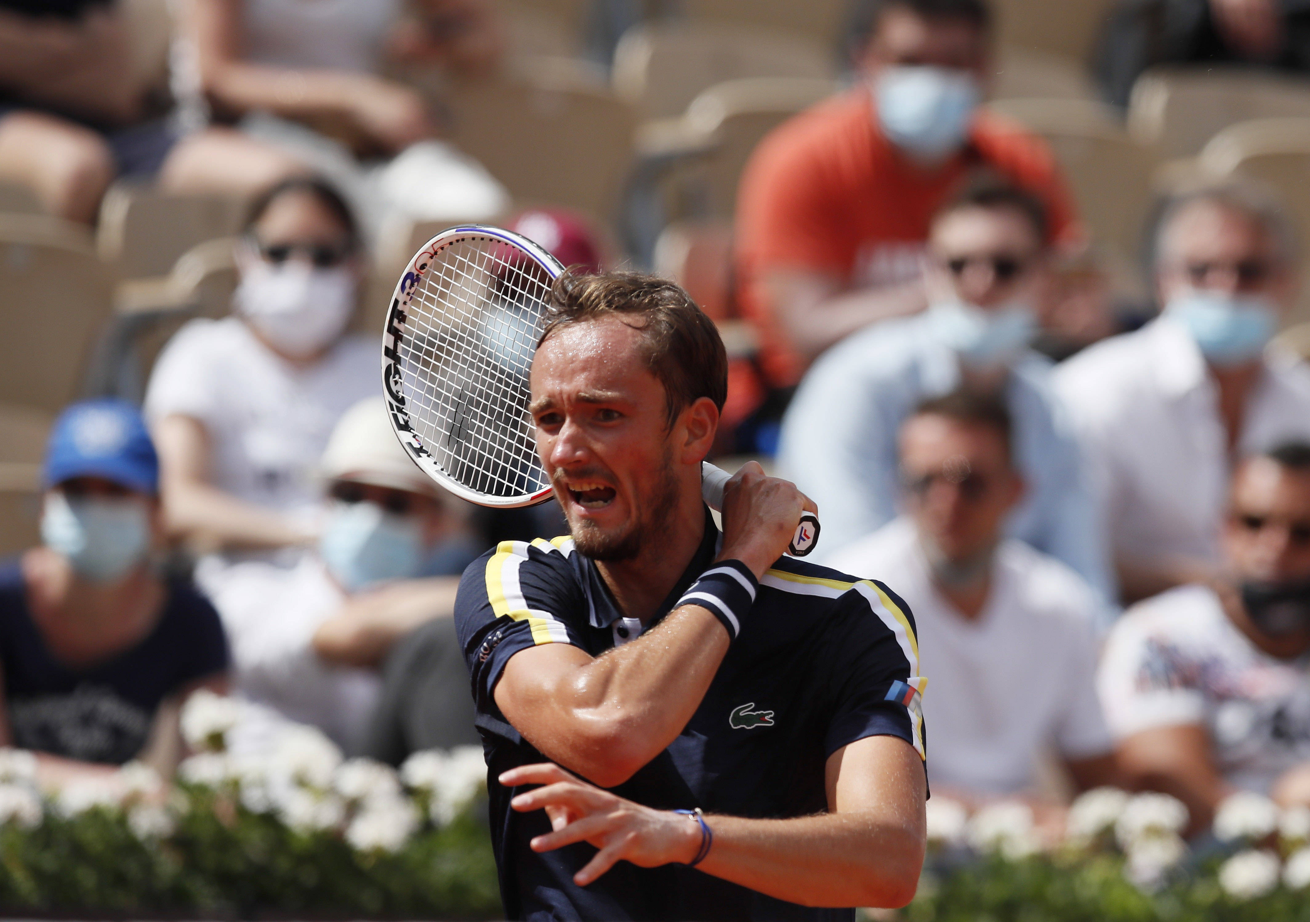 开云体育app-欧洲网球队鏖战日本网球队，梅德韦杰夫送出助攻的简单介绍