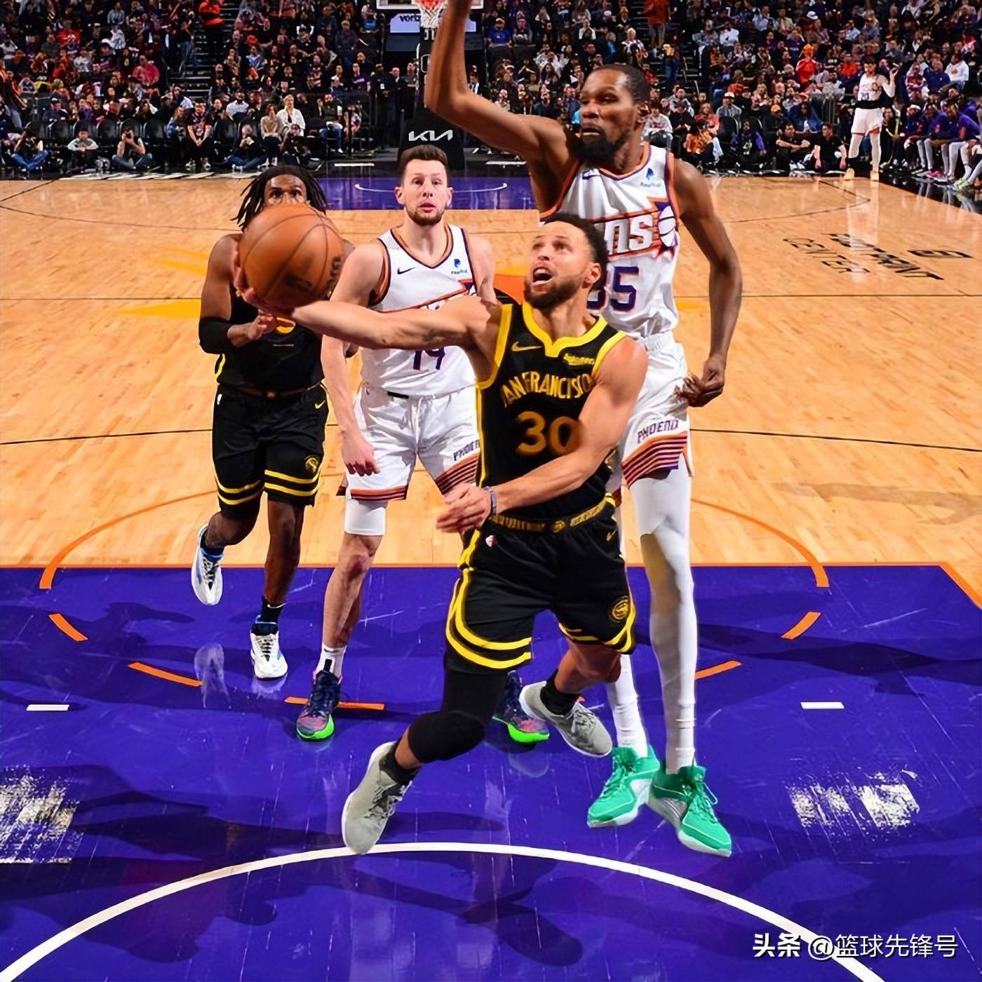 开云下载-勇士主场大胜马刺，库里状态火热