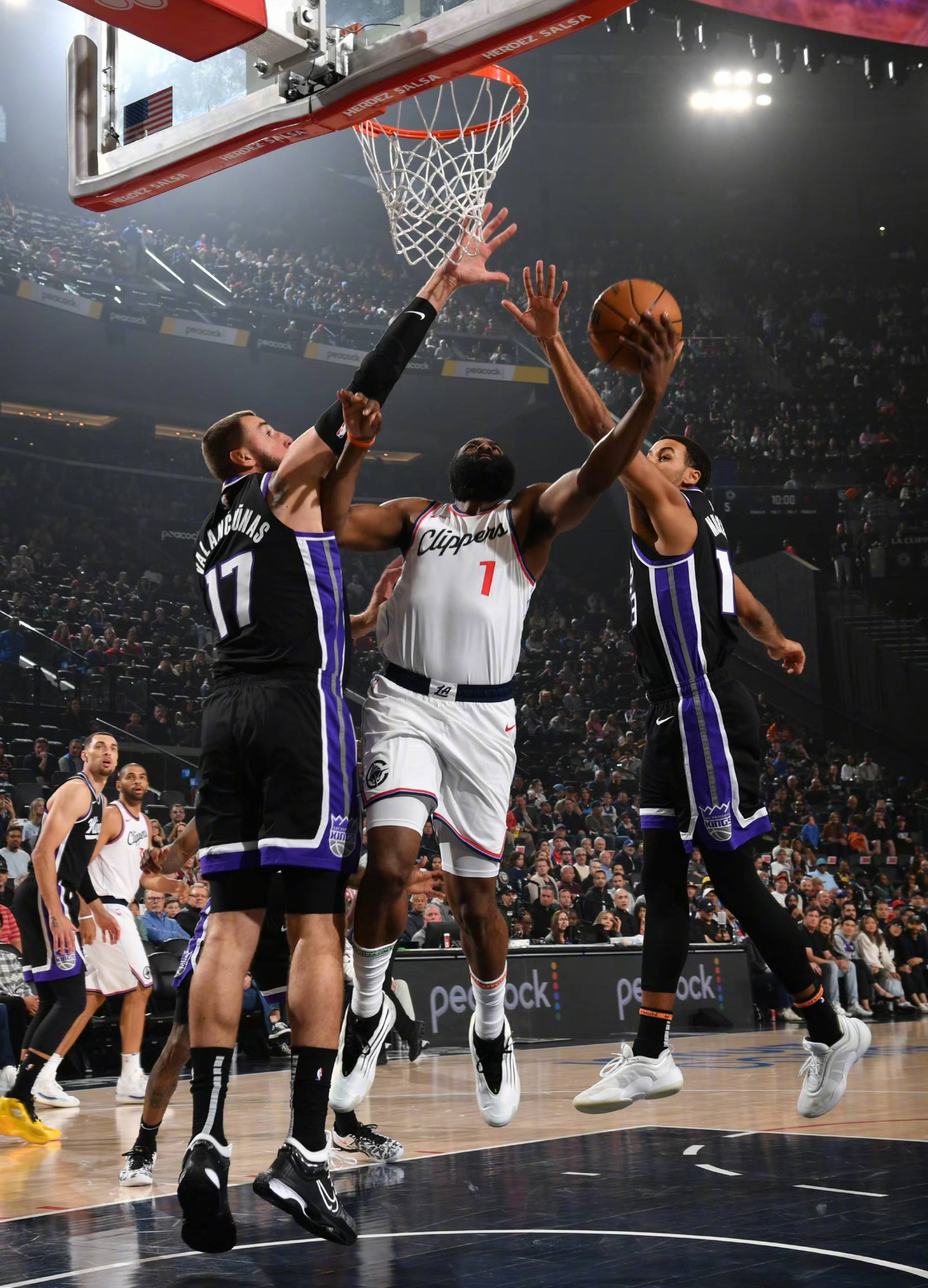 开云APP-快船击败公牛，豪取七连胜