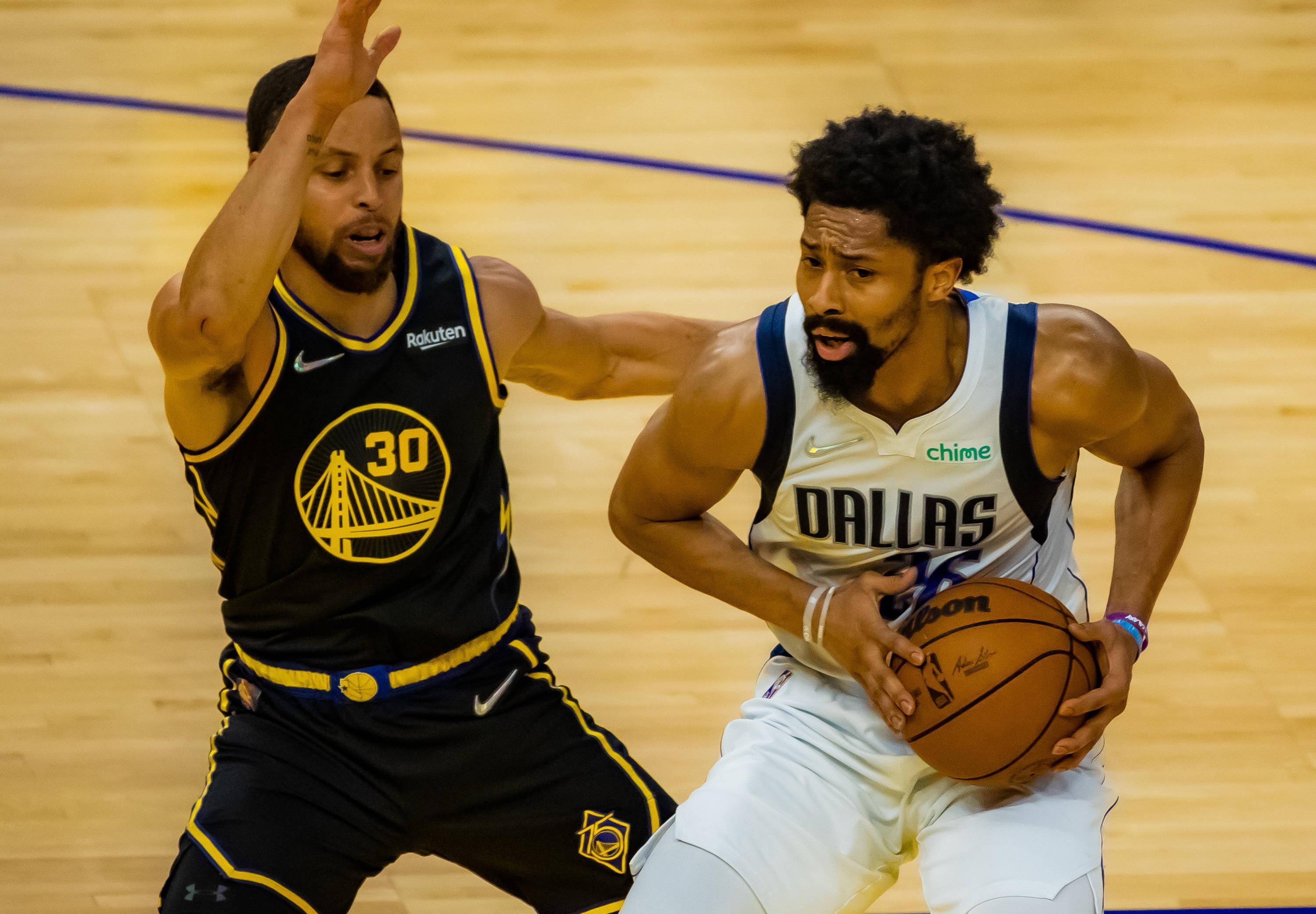 独行侠客场大胜洛杉矶快船,迎来两连胜 独行侠客场大胜洛杉矶快船,迎来两连胜