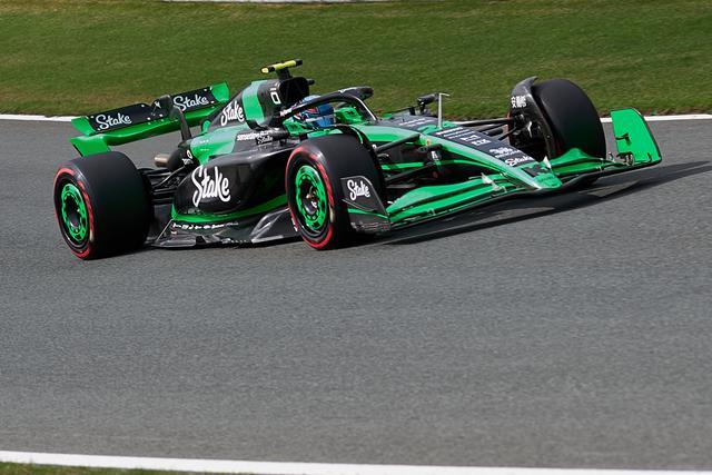 关于阿斯顿马丁碾压红牛车队，周冠宇惊艳四座的信息